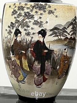 Pair Of Japanese Satsuma Meiji Vases Signed Hakuzan Zo 9