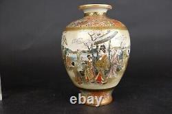 Top quality Extreme fine Antique Japanese Satsuma Vase with many figures Meiji